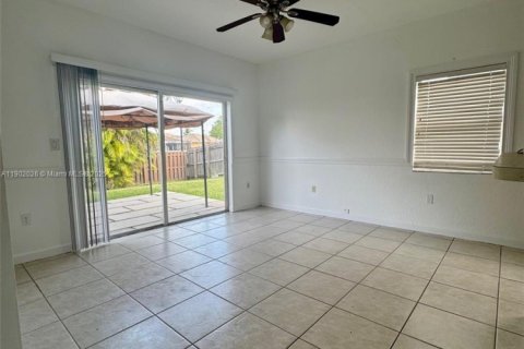 Villa ou maison à louer à Cutler Bay, Floride: 3 chambres, 151.15 m2 № 1953520 - photo 13