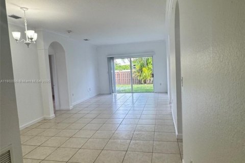 Villa ou maison à louer à Cutler Bay, Floride: 3 chambres, 151.15 m2 № 1953520 - photo 14