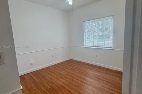 Villa ou maison à louer à Cutler Bay, Floride: 3 chambres, 151.15 m2 № 1953520 - photo 15