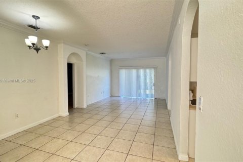 House in Cutler Bay, Florida 3 bedrooms, 151.15 sq.m. № 1953520 - photo 5