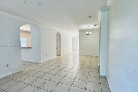 House in Cutler Bay, Florida 3 bedrooms, 151.15 sq.m. № 1953520 - photo 7