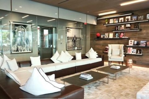 Condo in Miami, Florida, 1 bedroom  № 2002572 - photo 25