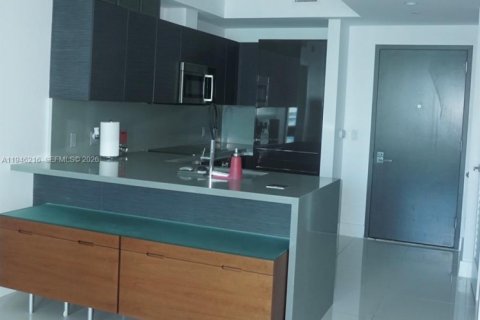 Condo in Miami, Florida, 1 bedroom  № 2002572 - photo 5