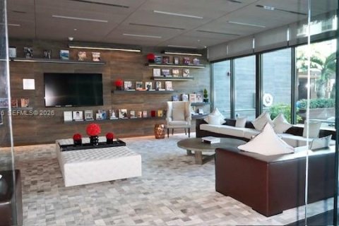 Condo in Miami, Florida, 1 bedroom  № 2002572 - photo 24