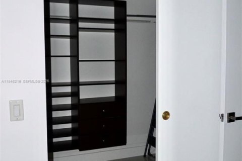 Condo in Miami, Florida, 1 bedroom  № 2002572 - photo 21