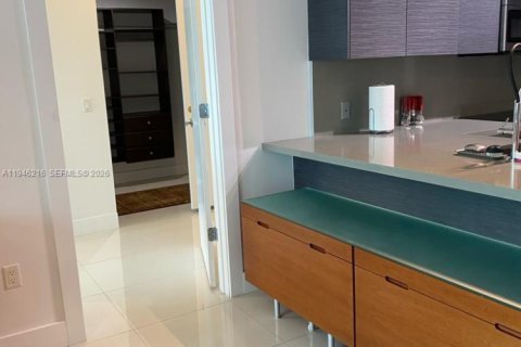 Condo in Miami, Florida, 1 bedroom  № 2002572 - photo 18