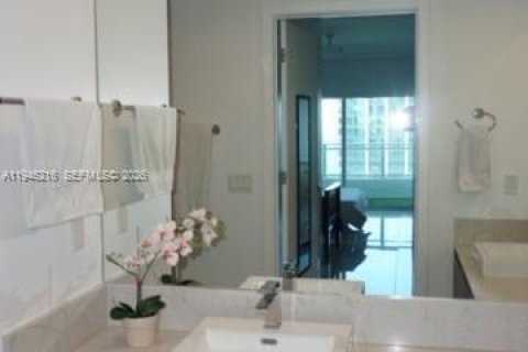 Condo in Miami, Florida, 1 bedroom  № 2002572 - photo 20
