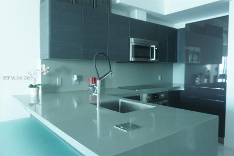 Condo in Miami, Florida, 1 bedroom  № 2002572 - photo 7