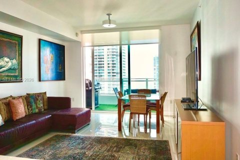 Condo in Miami, Florida, 1 bedroom  № 2002572 - photo 2