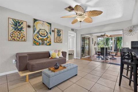 Villa ou maison à vendre à Seminole, Floride: 4 chambres, 156.45 m2 № 2413972 - photo 4