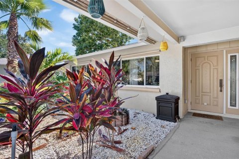 Villa ou maison à vendre à Seminole, Floride: 4 chambres, 156.45 m2 № 2413972 - photo 2