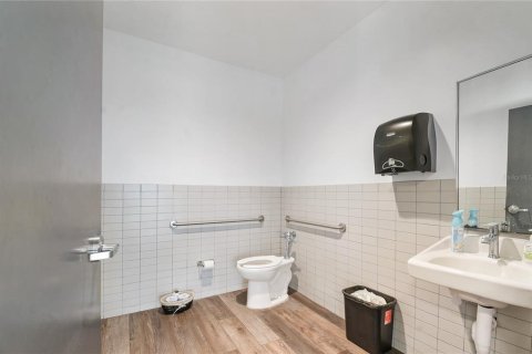Commercial property in Jacksonville, Florida № 1518839 - photo 25