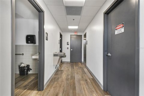 Commercial property in Jacksonville, Florida № 1518839 - photo 11