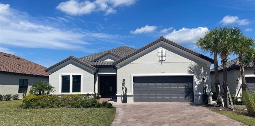 House in Palmetto, Florida 3 bedrooms, 272.11 sq.m. № 1392354