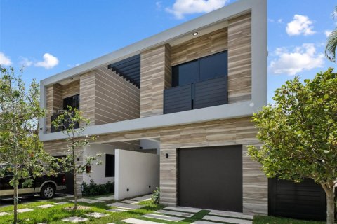 House in Miami, Florida 4 bedrooms, 264.77 sq.m. № 1888811 - photo 2
