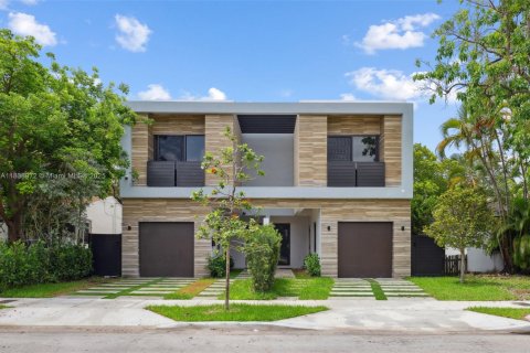 House in Miami, Florida 4 bedrooms, 264.77 sq.m. № 1888811 - photo 1