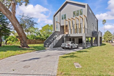House in Clearwater, Florida 4 bedrooms, 316.8 sq.m. № 1510254 - photo 10