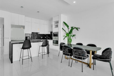Copropriété à louer à Miami, Floride: 3 chambres, 158.68 m2 № 2190805 - photo 7