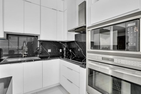 Copropriété à louer à Miami, Floride: 3 chambres, 158.68 m2 № 2190805 - photo 3