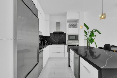 Copropriété à louer à Miami, Floride: 3 chambres, 158.68 m2 № 2190805 - photo 2