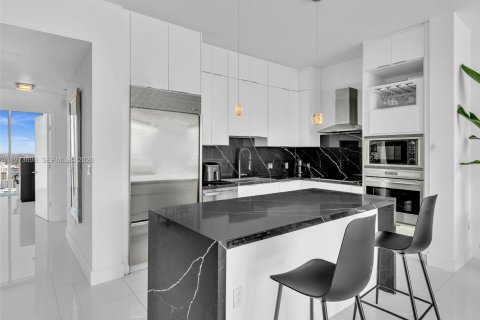 Copropriété à louer à Miami, Floride: 3 chambres, 158.68 m2 № 2190805 - photo 6