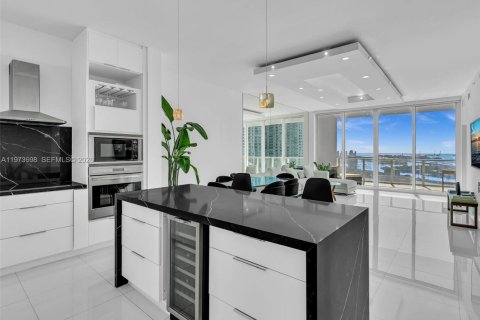 Condo à Miami, Floride, 3 chambres  № 2190805