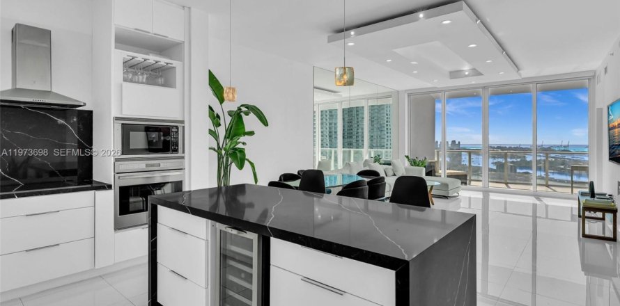Condo à Miami, Floride, 3 chambres № 2190805