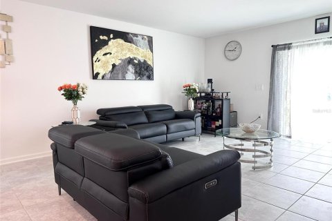 House in Kissimmee, Florida 5 bedrooms, 221.85 sq.m. № 1580973 - photo 9