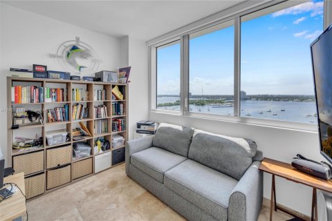 Condo in North Bay Village, Florida, 3 bedrooms  № 1980556 - photo 29