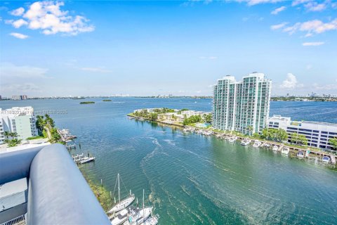 Condo in North Bay Village, Florida, 3 bedrooms  № 1980556 - photo 12