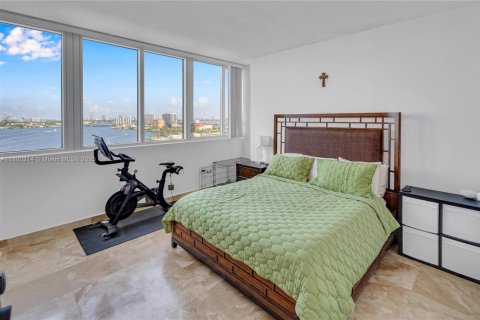 Condo in North Bay Village, Florida, 3 bedrooms  № 1980556 - photo 25