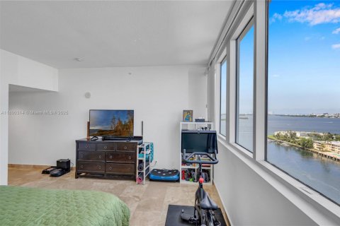 Condo in North Bay Village, Florida, 3 bedrooms  № 1980556 - photo 27