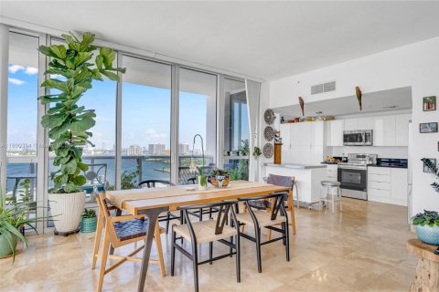 Condo in North Bay Village, Florida, 3 bedrooms  № 1980556 - photo 5