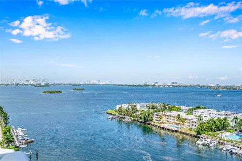 Condo in North Bay Village, Florida, 3 bedrooms  № 1980556 - photo 11