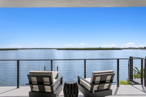 Casa en venta en Madeira Beach, Florida, 5 dormitorios, 527.41 m2 № 2386580 - foto 13