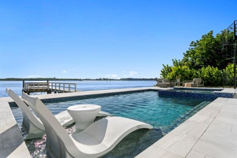 Casa en venta en Madeira Beach, Florida, 5 dormitorios, 527.41 m2 № 2386580 - foto 4