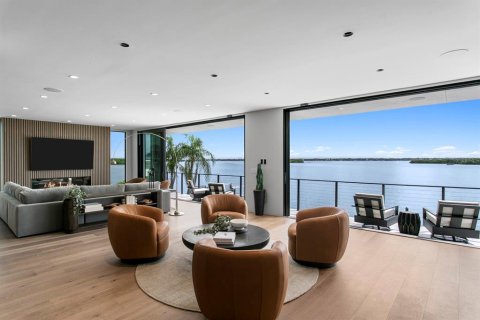 Casa en venta en Madeira Beach, Florida, 5 dormitorios, 527.41 m2 № 2386580 - foto 5