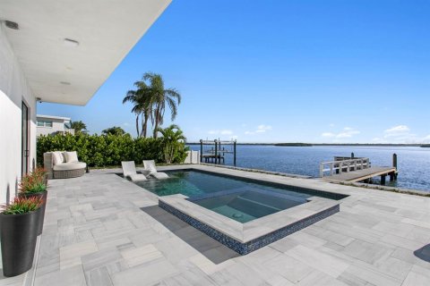 Casa en venta en Madeira Beach, Florida, 5 dormitorios, 527.41 m2 № 2386580 - foto 2