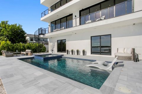 Casa en venta en Madeira Beach, Florida, 5 dormitorios, 527.41 m2 № 2386580 - foto 3