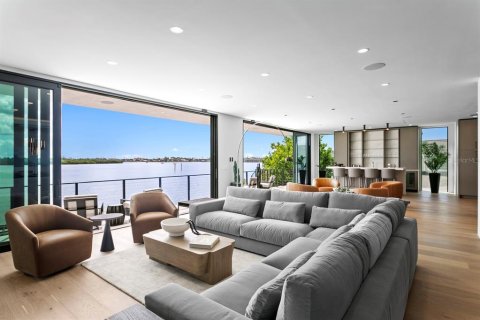 Casa en venta en Madeira Beach, Florida, 5 dormitorios, 527.41 m2 № 2386580 - foto 6