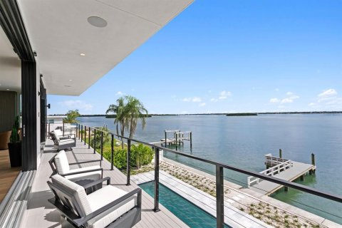 Casa en venta en Madeira Beach, Florida, 5 dormitorios, 527.41 m2 № 2386580 - foto 14