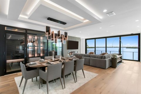 Casa en venta en Madeira Beach, Florida, 5 dormitorios, 527.41 m2 № 2386580 - foto 9