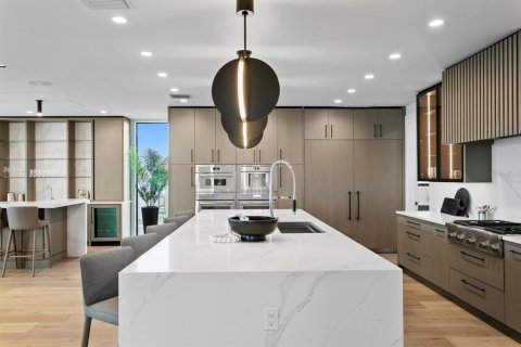 Casa en venta en Madeira Beach, Florida, 5 dormitorios, 527.41 m2 № 2386580 - foto 21
