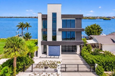 Casa en Madeira Beach, Florida 5 dormitorios, 527.41 m2 № 2386580