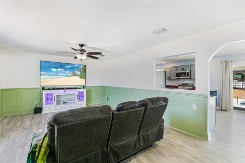 House in Lehigh Acres, Florida 5 bedrooms, 134.15 sq.m. № 2099547 - photo 14