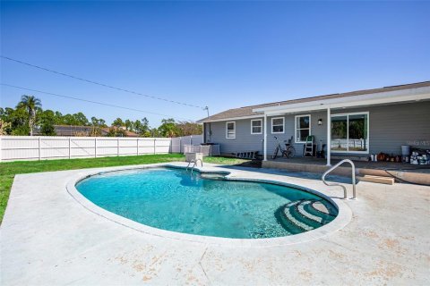 House in Lehigh Acres, Florida 5 bedrooms, 134.15 sq.m. № 2099547 - photo 9