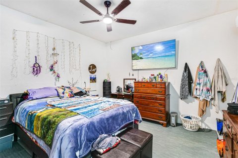 House in Lehigh Acres, Florida 5 bedrooms, 134.15 sq.m. № 2099547 - photo 26