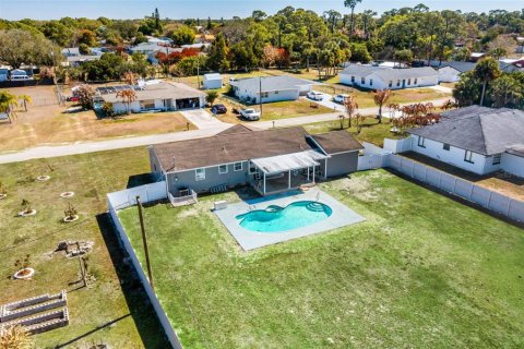 House in Lehigh Acres, Florida 5 bedrooms, 134.15 sq.m. № 2099547 - photo 7