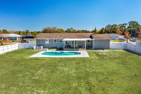 House in Lehigh Acres, Florida 5 bedrooms, 134.15 sq.m. № 2099547 - photo 5
