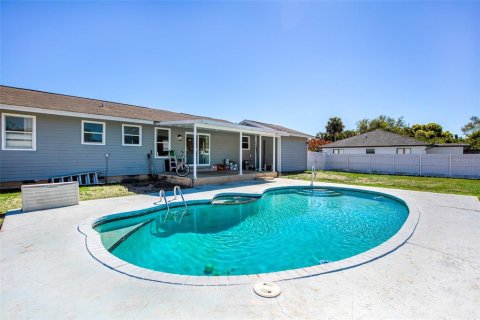 House in Lehigh Acres, Florida 5 bedrooms, 134.15 sq.m. № 2099547 - photo 10